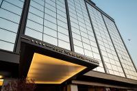 ナポリにあるGold Tower Lifestyle Hotelの神塔ホテルの看板のある建物