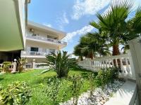 A garden outside Mare Monte Luxury Apartment
