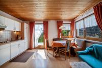 Kuchyňa alebo kuchynka v ubytovaní Masulhof Ferienwohnung Veilchen