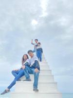 a family sitting on the stairs of a pyramid at Hualien Seaside B&amp;B in Hualien City
