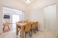 TV a/nebo společenská místnost v ubytování Victoria Majestic Suites Apartments