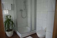 A bathroom at Gästehaus Brugger