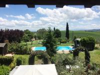 The swimming pool at or close to Appartamento con Piscina e Giardino a Siena