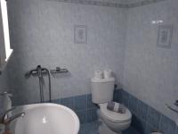 Koupelna v ubytování Mani Blue Studios