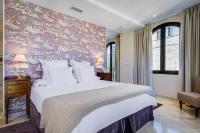 Posteľ alebo postele v izbe v ubytovaní Suites Murillo Alcázar