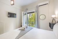 A bed or beds in a room at Elegant Suite by CloudKeys
