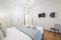 A bed or beds in a room at Elegant Suite by CloudKeys