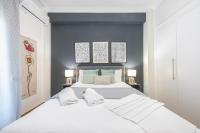 A bed or beds in a room at Elegant Suite by CloudKeys