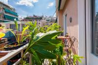 Balkón nebo terasa v ubytování Iphigenia 2 bedroom retro downtown apartment