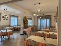 Restauracja lub miejsce do jedzenia w obiekcie Hotel Vera