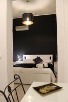 A bed or beds in a room at Essenza del Tempo Inn
