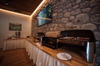 TV a/nebo společenská místnost v ubytování Hotel Kulla e Bajraktarit