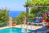 Bazén v ubytovaní Villa Nina Skopelos- Private Pool - Magnificent Views alebo v jeho blízkosti