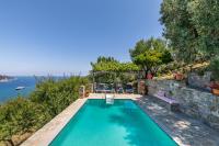 Bazén v ubytovaní Villa Nina Skopelos- Private Pool - Magnificent Views alebo v jeho blízkosti