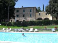 The swimming pool at or close to Belvilla by OYO Splendid Farmhouse with Jacuzzi