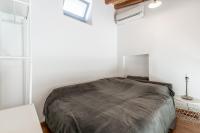 Postel nebo postele na pokoji v ubytování To Hani - Kamara Studio