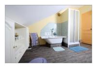 Een badkamer bij La Renardi&egrave;re