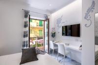 A television and/or entertainment centre at Maison Marienne - Deluxe B&B