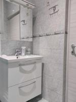 Kúpeľňa v ubytovaní Sunset View Apartment - Cozy Apartment with Stunning Panoramic View