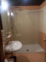 A bathroom at Hotel Valentino Centro Storico