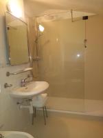 A bathroom at Hotel Valentino Centro Storico