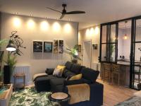 Posezení v ubytování Pensión Boutique Caravan Cinema