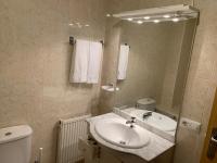 Koupelna v ubytování RAQUEL'S - Habitacions i Apartaments turístics -