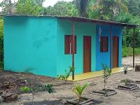 a house with a blue facade at Pousada Grão in Belém