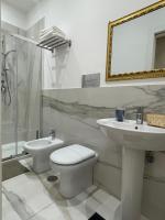 Kúpeľňa v ubytovaní NSH AppartHotel, Napoli Centro