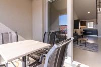 Kuchyň nebo kuchyňský kout v ubytování Sunrise Apartment