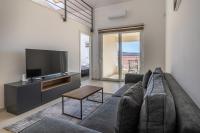 TV a/nebo společenská místnost v ubytování Sunrise Apartment
