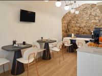 Jedlo v ubytovaní bed & breakfast alebo blízkom okolí