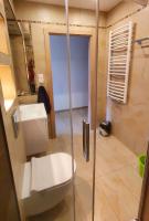 Kúpeľňa v ubytovaní Holiday Family - W Dolinie Szczęścia apartamentowiec Bawaria