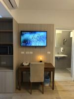 Televízia a/alebo spoločenská miestnosť v ubytovaní Hotel Oliva