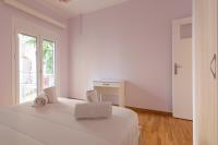 Posteľ alebo postele v izbe v ubytovaní Bright and Spacious 2-bedrooms Apartment in Athens