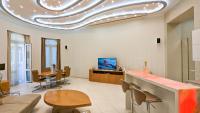 Televízia a/alebo spoločenská miestnosť v ubytovaní Prime Downtown Budapest Luxury Condo, Private Spa, Home Cinema, Patio