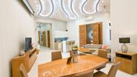 Televízia a/alebo spoločenská miestnosť v ubytovaní Prime Downtown Budapest Luxury Condo, Private Spa, Home Cinema, Patio