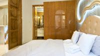 Posteľ alebo postele v izbe v ubytovaní Prime Downtown Budapest Luxury Condo, Private Spa, Home Cinema, Patio
