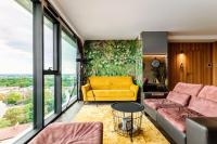 Posedenie v ubytovaní SkyView Suite - Niepowtarzalny widok i basen