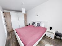 Łóżko lub łóżka w pokoju w obiekcie Juhar Apartman