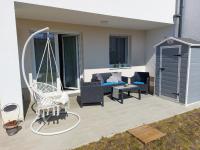 Patio lub wspólna przestrzeń na świeżym powietrzu w obiekcie Juhar Apartman