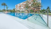 Bazén v ubytování Apartamento La Torre 1337 Precioso, moderno y con piscina nebo v jeho okolí