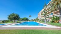Bazén v ubytování Apartamento La Torre 1337 Precioso, moderno y con piscina nebo v jeho okolí