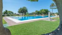 Bazén v ubytování Apartamento La Torre 1337 Precioso, moderno y con piscina nebo v jeho okolí