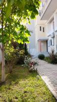 Vonkajšia záhrada v ubytovaní Akrata Rose Garden Apartments I