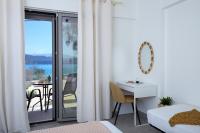 Posteľ alebo postele v izbe v ubytovaní ALMYRA seafront residence