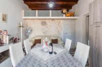 A seating area at "The Cottage"with sea view, parking & wifi