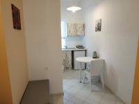 Kuchyň nebo kuchyňský kout v ubytování Small Apartment For 3 Pers 70meters From The Beach