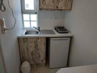 Kuchyň nebo kuchyňský kout v ubytování Small Apartment For 3 Pers 70meters From The Beach