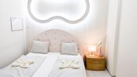 Posteľ alebo postele v izbe v ubytovaní Prime Downtown Budapest Luxury Condo, Private Spa, Home Cinema, Patio